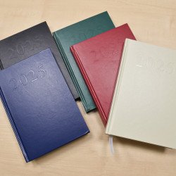 Határidőnapló agenda Standard A/5, napi, fehér lapokkal (fekete) 2026. Bluering® Határidőnapló Bluering