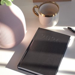 Határidőnapló agenda Standard A/5, napi, fehér lapokkal (fekete) 2026. Bluering®