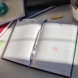 Határidőnapló agenda Standard A/5, napi, fehér lapokkal (fekete) 2026. Bluering®