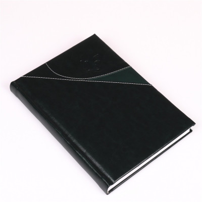 Határidőnapló Prémium M A/5, napi krémszínű lapokkal zöld Realsystem 2026.