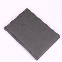 Határidőnapló Bolero B/5, napi krémszínű lapokkal szürke Realsystem 2026.