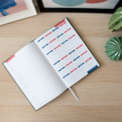Határidőnapló agenda Standard B/5, napi fehér lapokkal fekete Bluering® 2027.